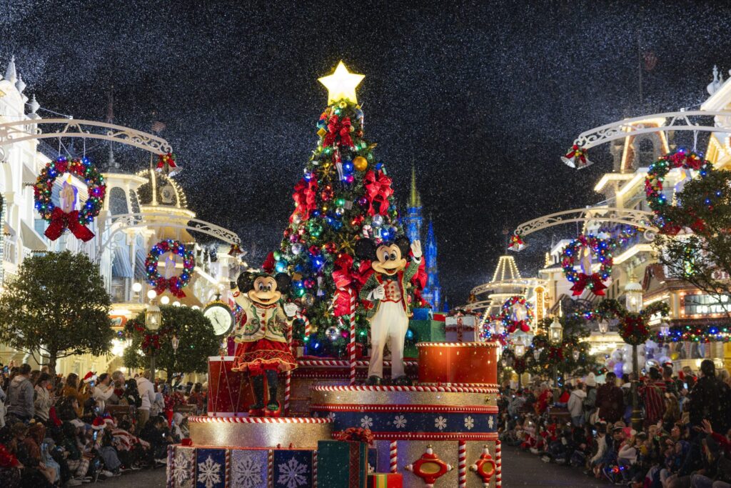 Mickey-and-Minnie-at-the-MVMCP-Parade