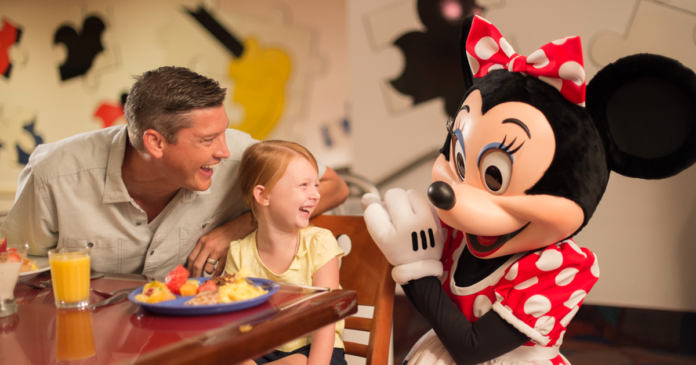 Disney Dining Minnie Mouse