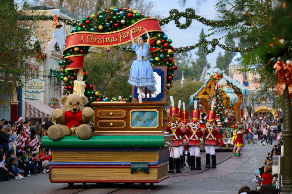 A-Christmas-Fantasy-Parade